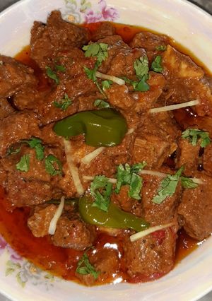A picture of Creamy beef karai.