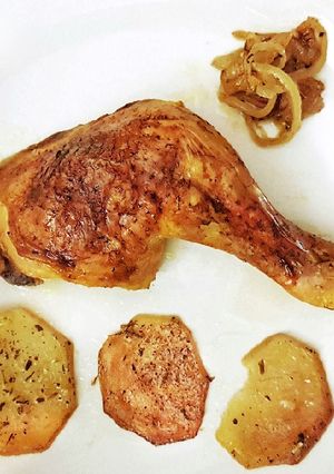 Una foto de Pollo Limonero al horno con Guarnición