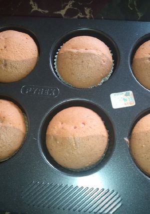 A picture of Strawberry chocolate cupcakes.