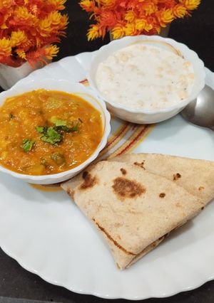 A picture of Arbi Masala Curry in curd.