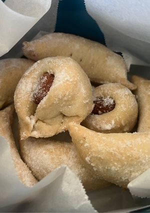 A picture of Ka’ab El Ghzal - Moroccan gazelle horn pastries.