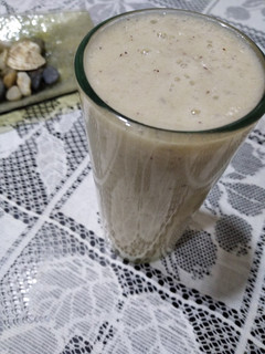 Una foto de Licuado de uvas, banana, pera y durazno 🍹 :)