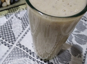 Una foto de Licuado de uvas, banana, pera y durazno 🍹 :)