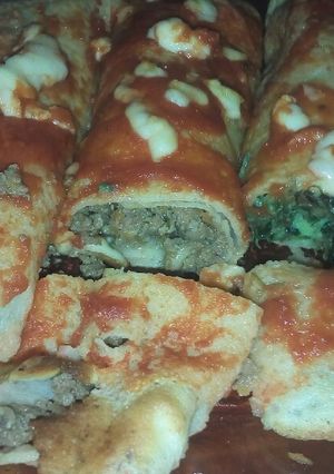 Una foto de Canelones de acelga y carne, con salsa de 🍅