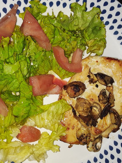 Una foto de Pollo con Champignones Frescos