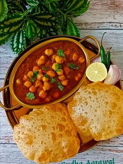 पंजाबी छोले भटूरे (Punjabi chhole bhature) रेसिपी मुख्य फोटो