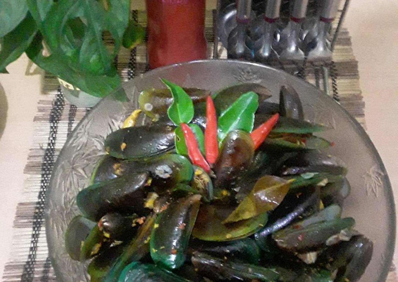 Langkah Mudah untuk Menyiapkan #27 Kerang bumbu kuning pedas, Lezat