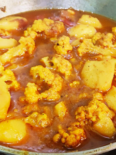 ফুলকপি আলুর তরকারি(foolkopi aloor torkari recipe in Bengali) রেসিপির প্রধান ছবি