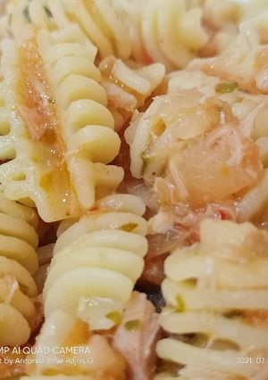 Una foto de Radiatori en salsa de atún