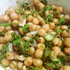 Chickpea Flavoured Salad/ Chole Chaat 😋 A picture of Chickpea Flavoured Salad/ Chole Chaat 😋.