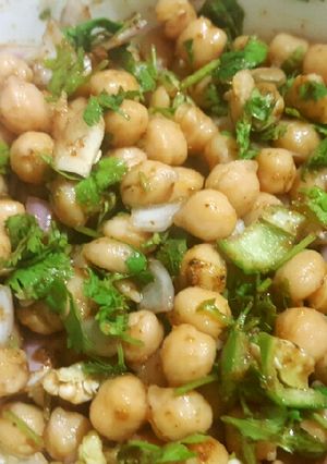 A picture of Chickpea Flavoured Salad/ Chole Chaat 😋.
