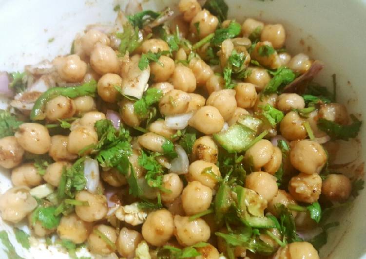 Steps to Make Quick Chickpea Flavoured Salad/ Chole Chaat 😋