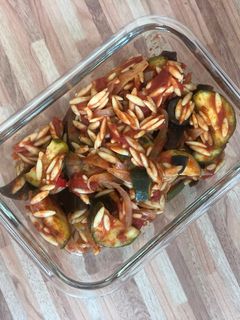 Orzo Pasta mit Zucchini und Aubergine 🍝 Rezepthauptbild