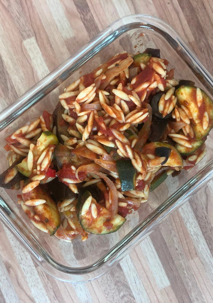 Orzo Pasta mit Zucchini und Aubergine 🍝 Rezepthauptbild