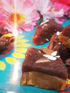 লেয়ারড চকোলেট বেসন বরফি (Chocolate Besan Barfi Recipe In Bengali) রেসিপির প্রধান ছবি