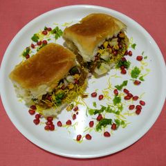 A picture of Kutchi dabeli.