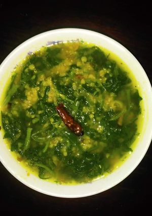 পালংশাক দিয়ে মসুরের ডাল (palang shaak diye musur dal recipe in Bengali) রেসিপির প্রধান ছবি