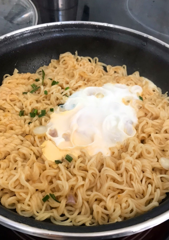 Una foto de 🍜Ramen con huevo🍜