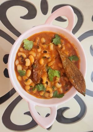 A picture of Black eyed peas curry.