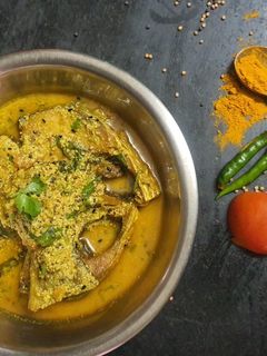 টমেটো সর্ষে ইলিশ(Tomato sorshe ilish recipe in bengali) রেসিপির প্রধান ছবি