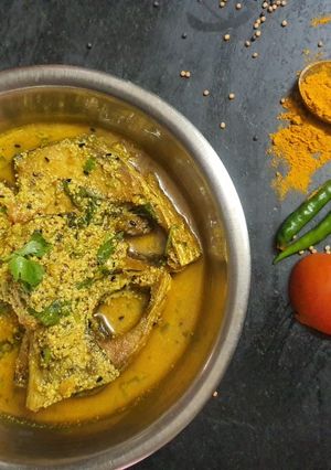 টমেটো সর্ষে ইলিশ(Tomato sorshe ilish recipe in bengali) রেসিপির প্রধান ছবি