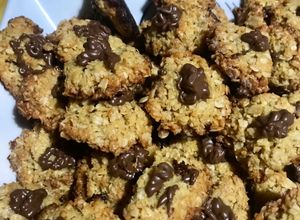 Una foto de Galletas de avena y coco con un toque de chocolate