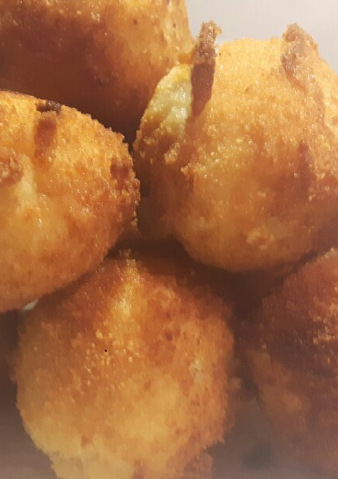 Una foto de Bolitas de arroz y queso