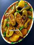 Aloo-Potoler Rasa (Potato- Parwal Gravy)