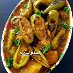 Aloo-Potoler Rasa (Potato- Parwal Gravy) A picture of Aloo-Potoler Rasa (Potato- Parwal Gravy).