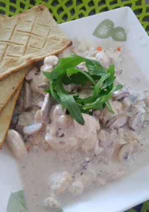 Una foto de Pollo con champiñones