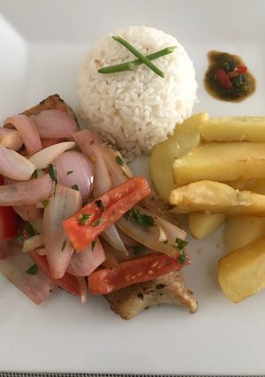 Una foto de Pescado encebollado a lo Carmelita
