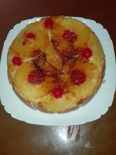 Una foto de Bizcocho borracho volteado de piña en la olla GM