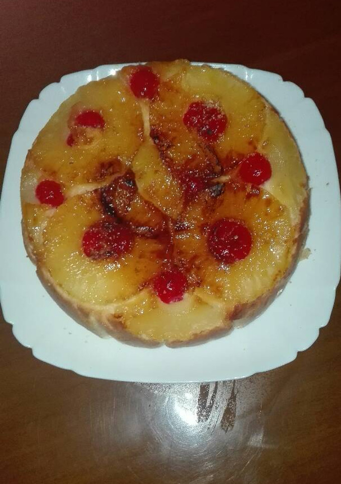 Una foto de Bizcocho borracho volteado de piña en la olla GM