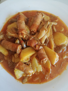 Una foto de Patatas con chistorra y setas. #weekendreto