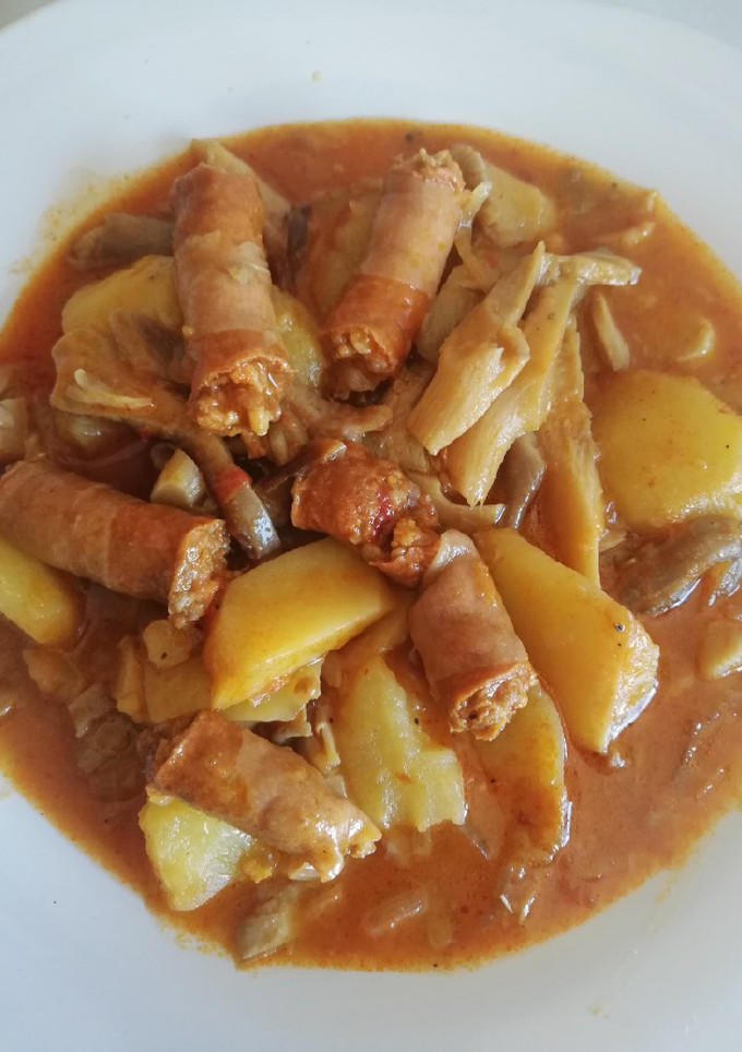 Una foto de Patatas con chistorra y setas. #weekendreto
