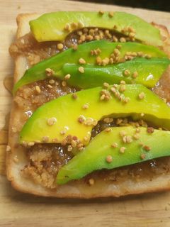 รูปของ Avocado 🥑 Chickpea Butter Toast ขนมปังเนยถั่วลูกไก่อะโวคาโด🍯