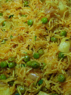 कुकर में बने खिले खिले वेज पुलाव (Cooker mein bane khile khile veg pulav recipe in hindi) रेसिपी मुख्य फोटो
