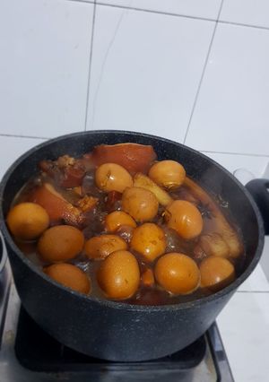 Foto resep Babi dan Telur rempah kecap (Phak low Te hie & Neeng)