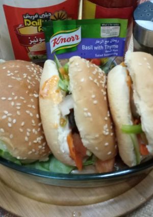A picture of Fresh vegetables burger.