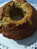 Ciambella al profumo d'arancia con frutta secca e gocce di ciocc