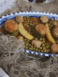 صورة لوصفة طاجين الجلبانة بالقرعه(بزلار بالكوسة)