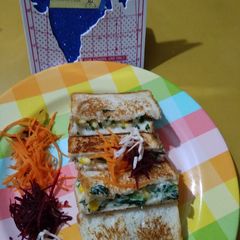 A picture of Cheesy Spinach and Corn Sandwich.