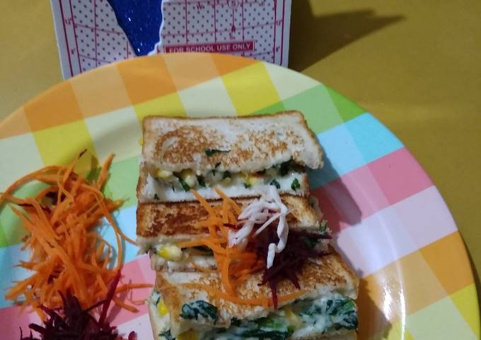 Cheesy Spinach and Corn Sandwich Recipe