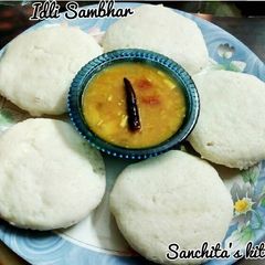 A picture of Idli Sambar.