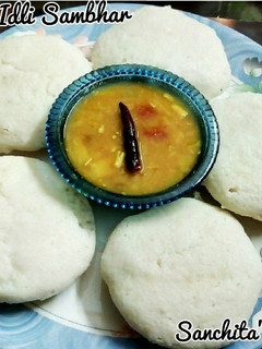 A picture of Idli Sambar.