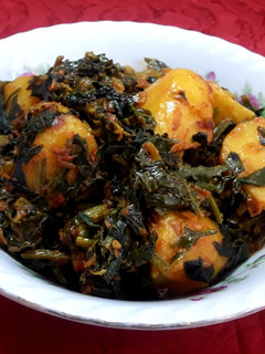 عکسی از دستور آلو پالَک (خوراک اسفناج و سیب زمینی)