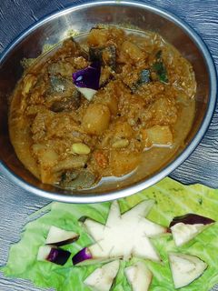 बैंगन सेम आलू की सब्जी(Baingan sem aloo ki sabzi recipe in hindi) रेसिपी मुख्य फोटो