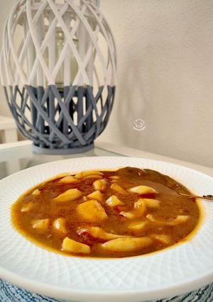 Una foto de Calamares en salsa