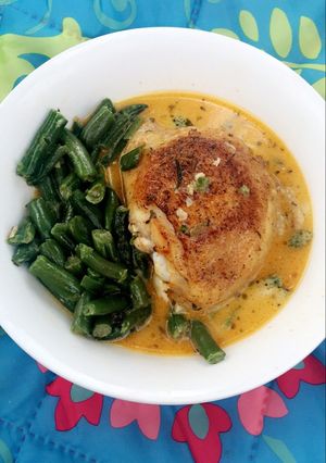 A picture of Creamy Lemon Butter & Garlic Chicken Thighs.
