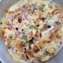 A picture of Creamy max pizza.